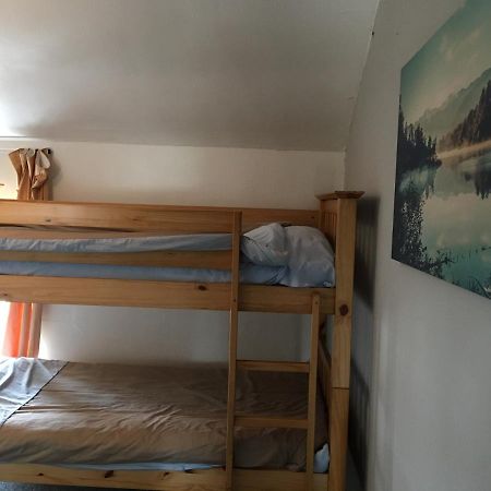 Pantyrathro International Hostel 카마던 외부 사진