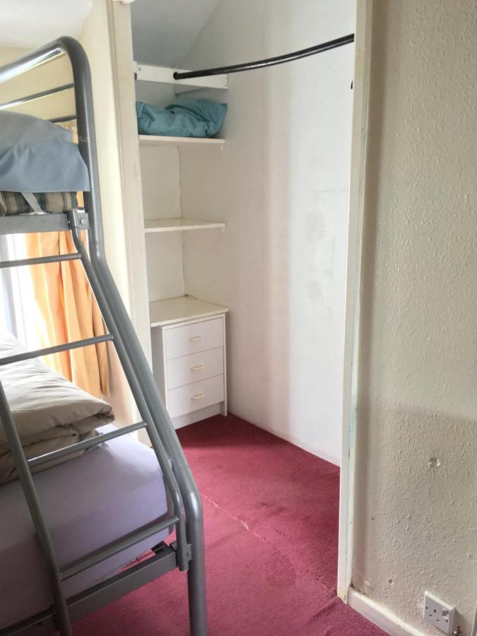 Pantyrathro International Hostel 카마던 외부 사진