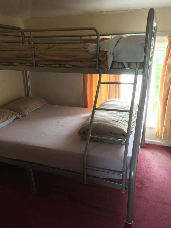 Pantyrathro International Hostel 카마던 외부 사진