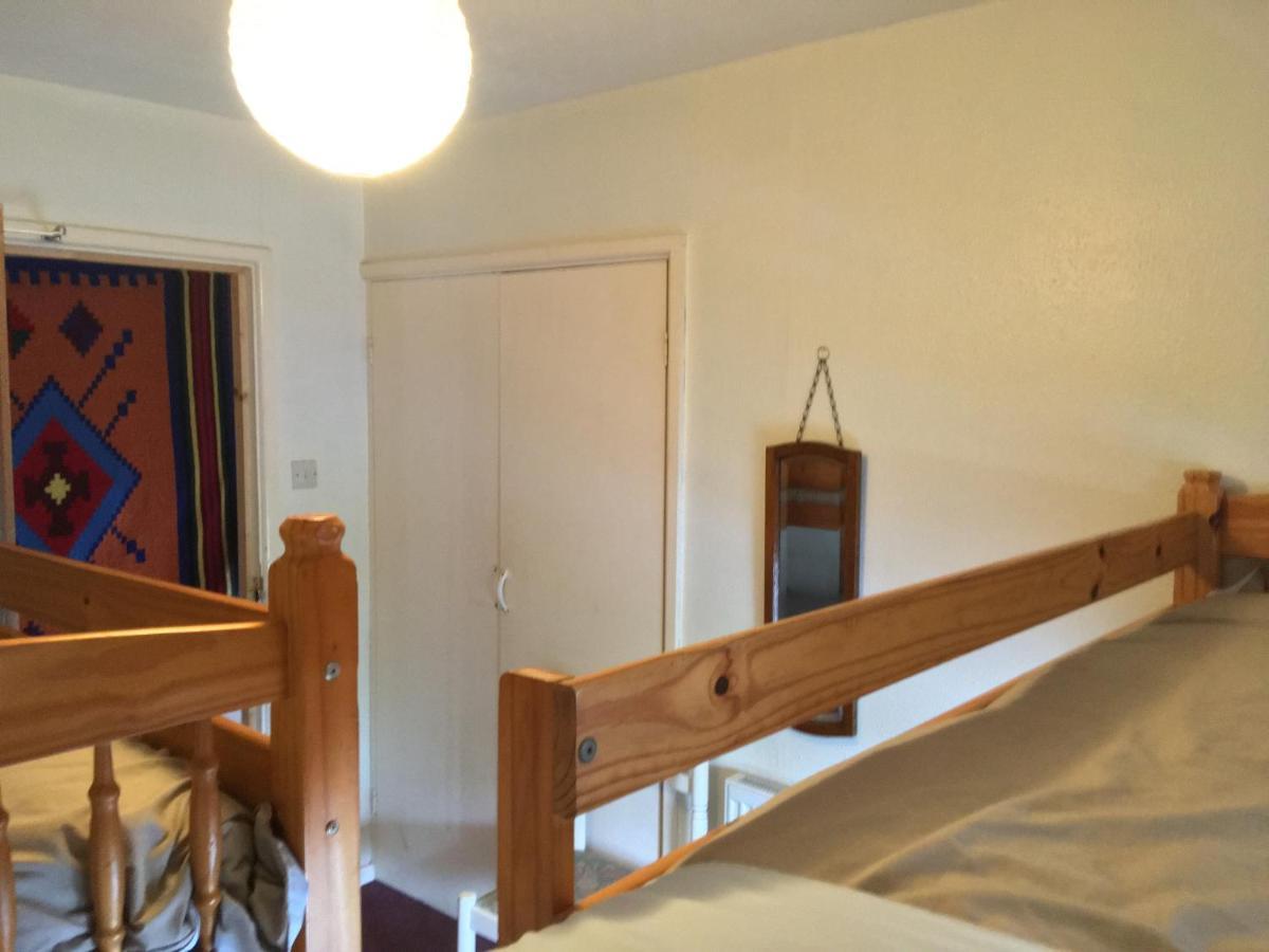 Pantyrathro International Hostel 카마던 외부 사진