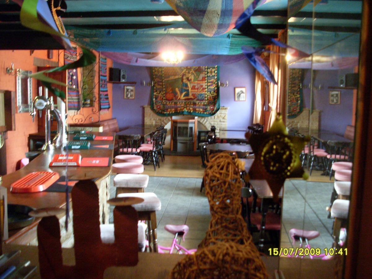 Pantyrathro International Hostel 카마던 외부 사진