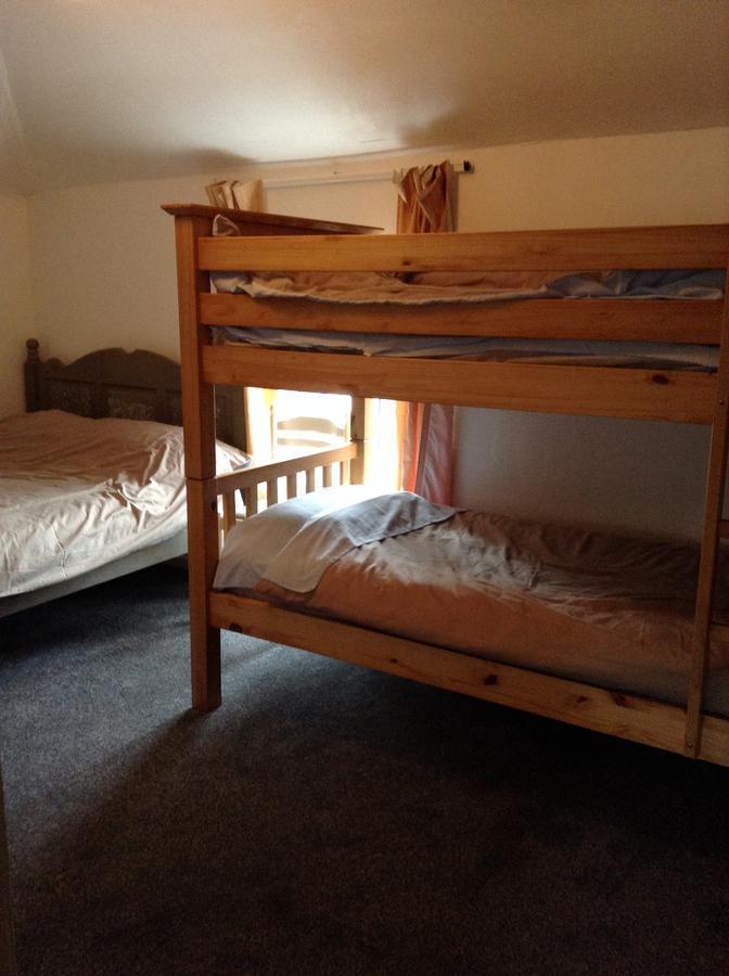 Pantyrathro International Hostel 카마던 외부 사진