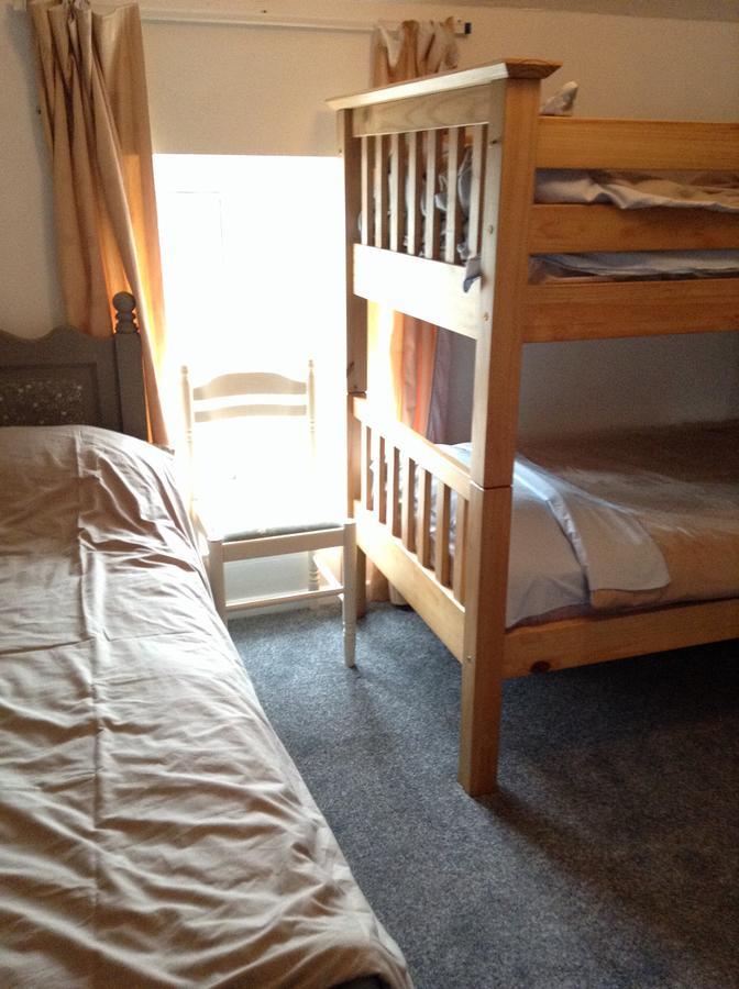 Pantyrathro International Hostel 카마던 외부 사진