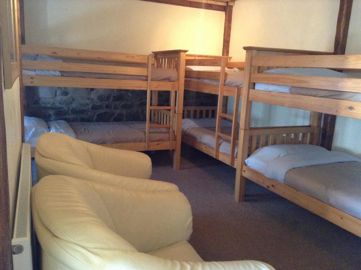 Pantyrathro International Hostel 카마던 외부 사진