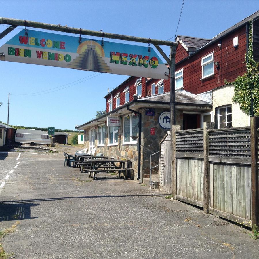 Pantyrathro International Hostel 카마던 외부 사진