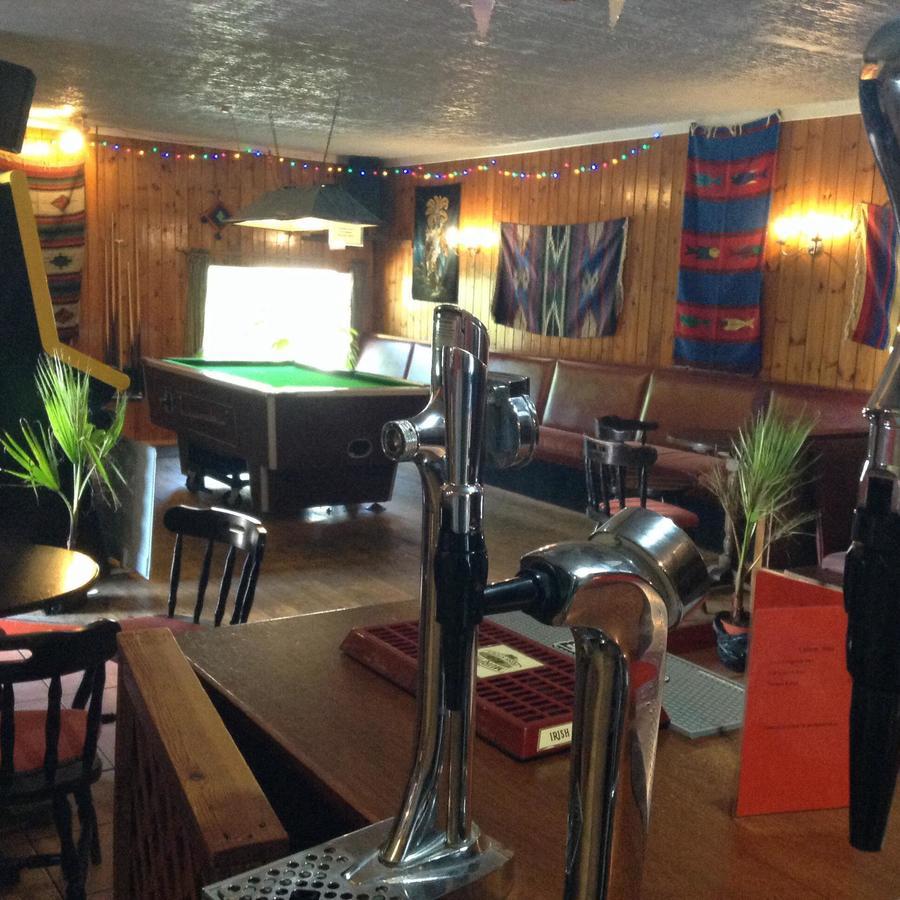 Pantyrathro International Hostel 카마던 외부 사진