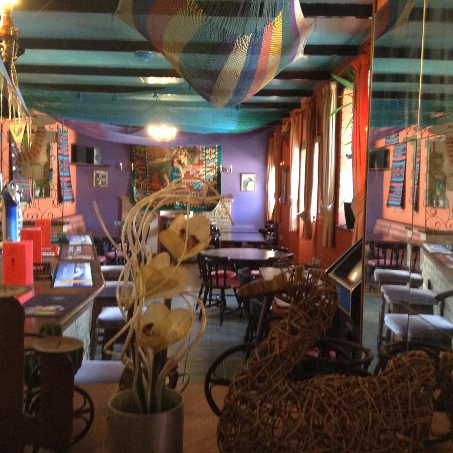 Pantyrathro International Hostel 카마던 외부 사진