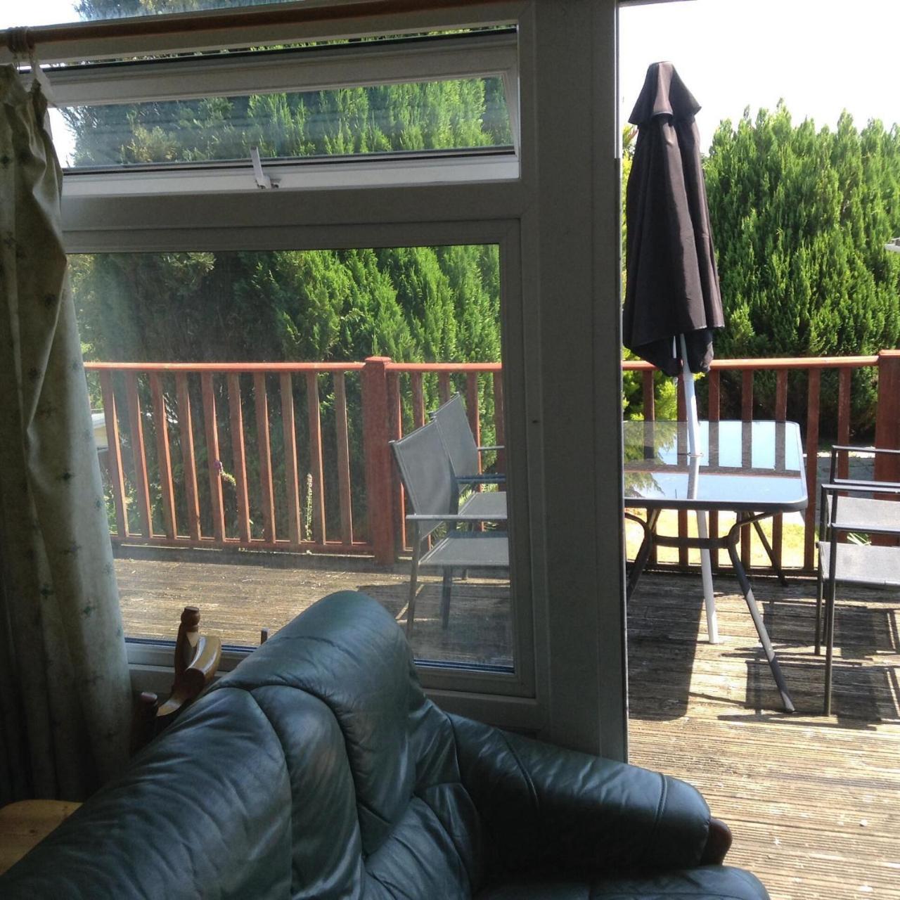 Pantyrathro International Hostel 카마던 외부 사진