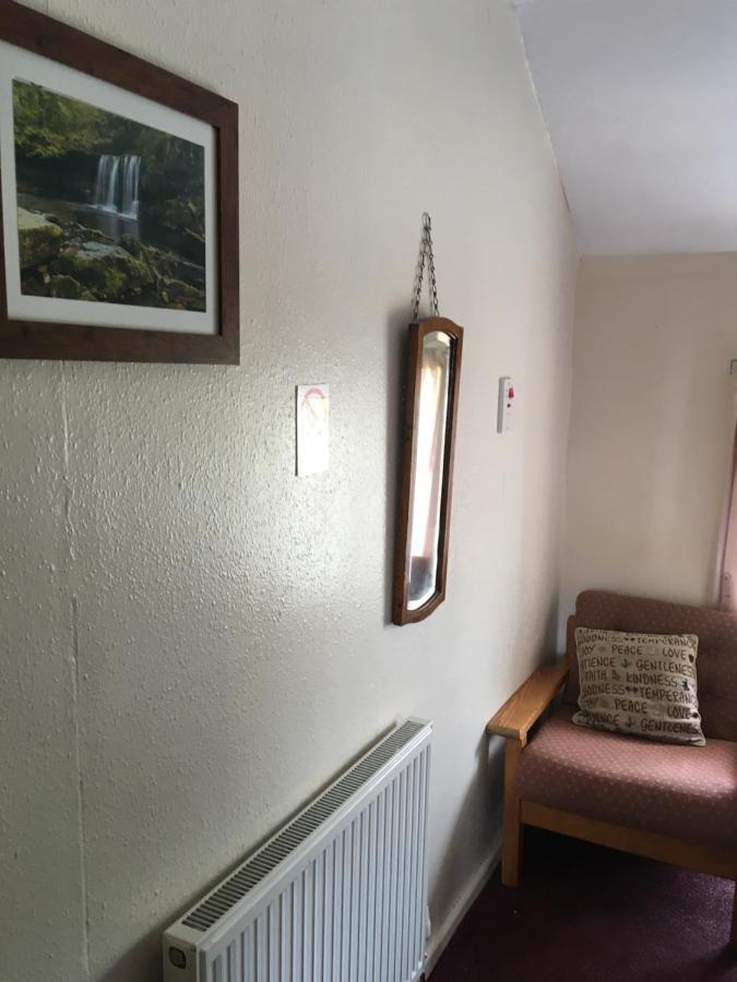 Pantyrathro International Hostel 카마던 외부 사진