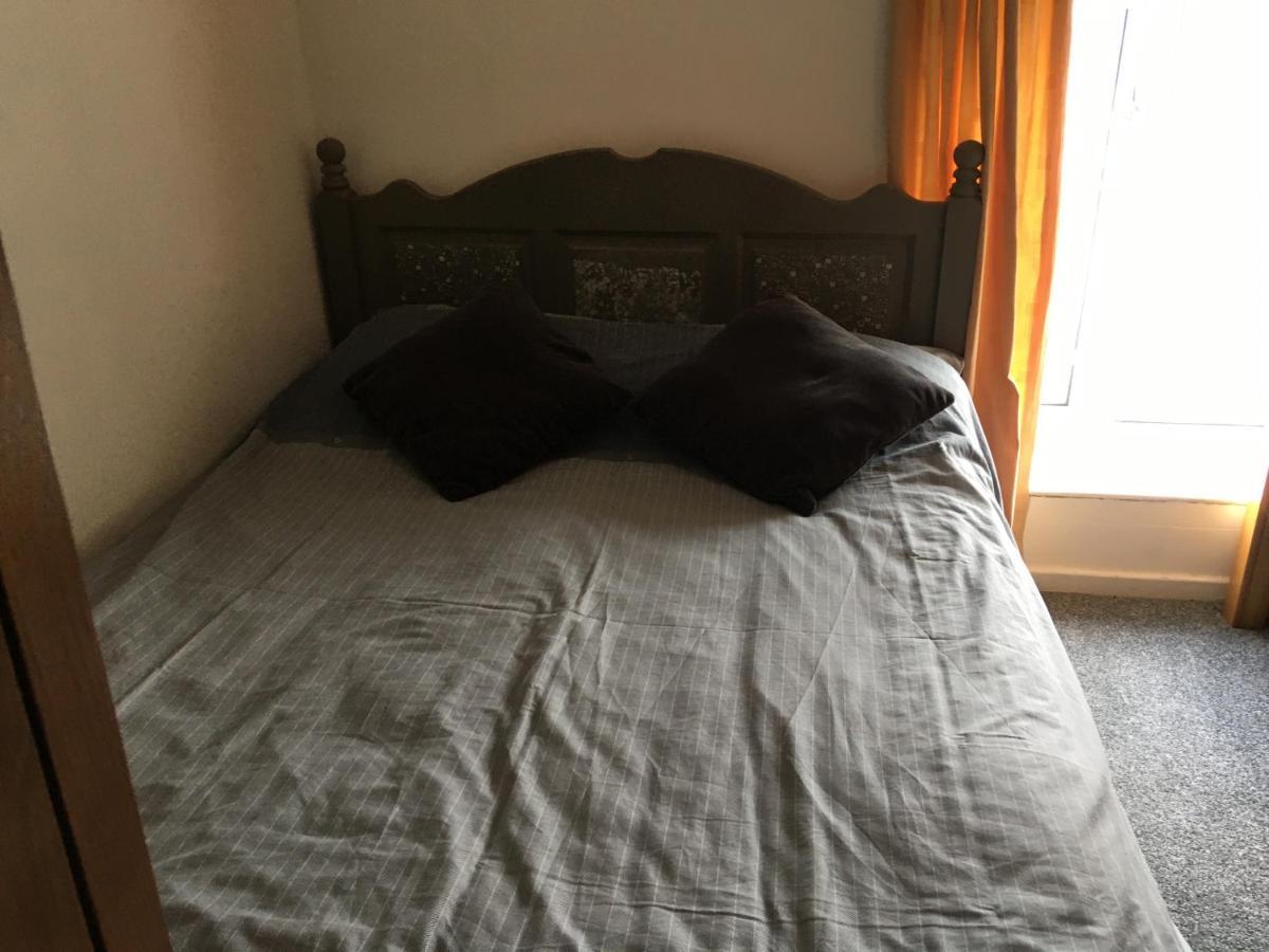 Pantyrathro International Hostel 카마던 외부 사진