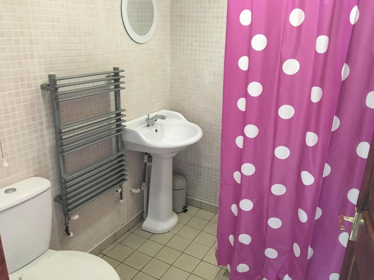 Pantyrathro International Hostel 카마던 외부 사진