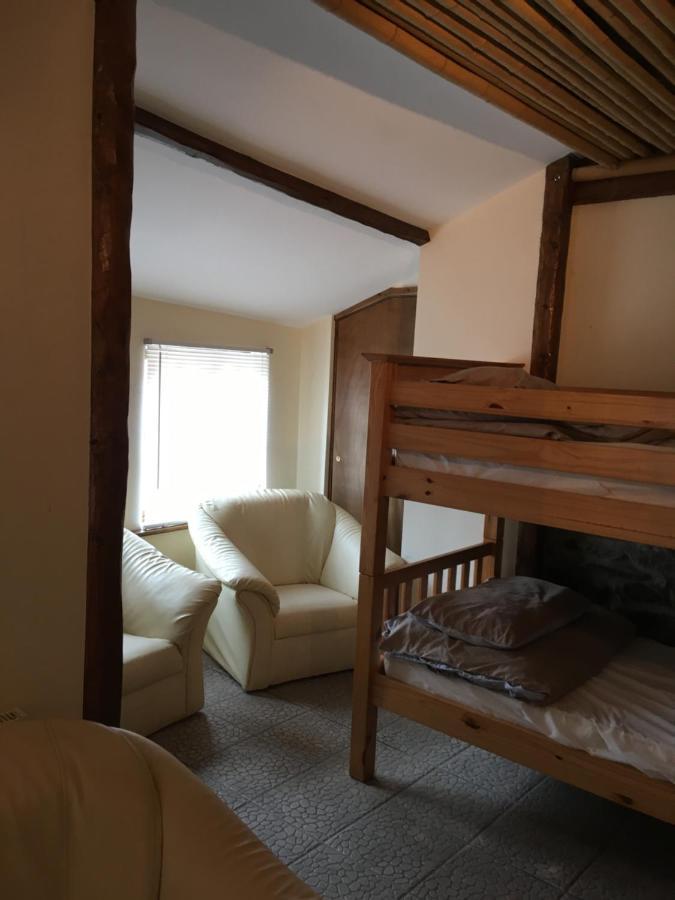 Pantyrathro International Hostel 카마던 외부 사진