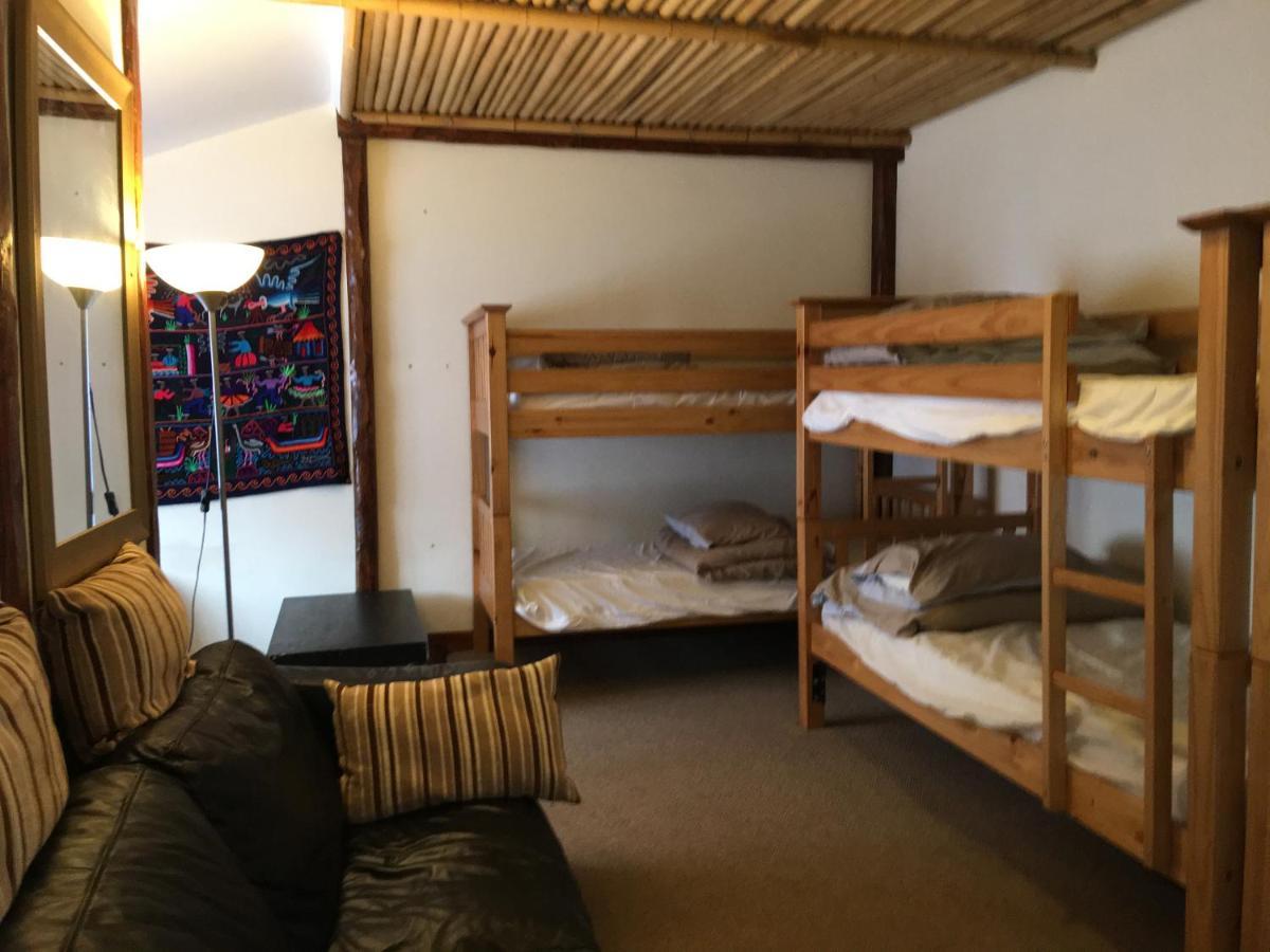 Pantyrathro International Hostel 카마던 외부 사진